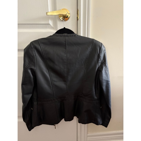 Cleo Petites Black Faux Leather Moto Jacket with Zipper Pockets (S/P) - Picture 3 of 15